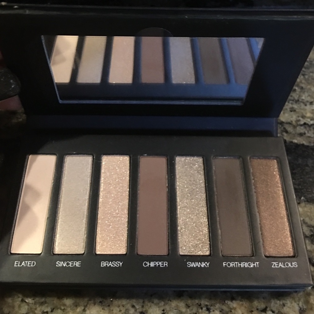 Younique Moodstruck Addiction Shadow Palette 1